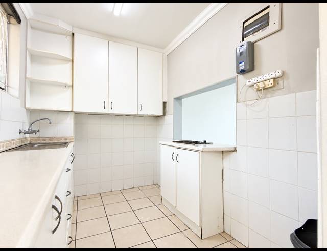 1 BEDROOM APARTMENT FOR SALE IN ESSENWOOD